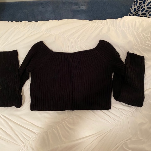 Black Cropped Sweater NWT - Picture 3 of 4